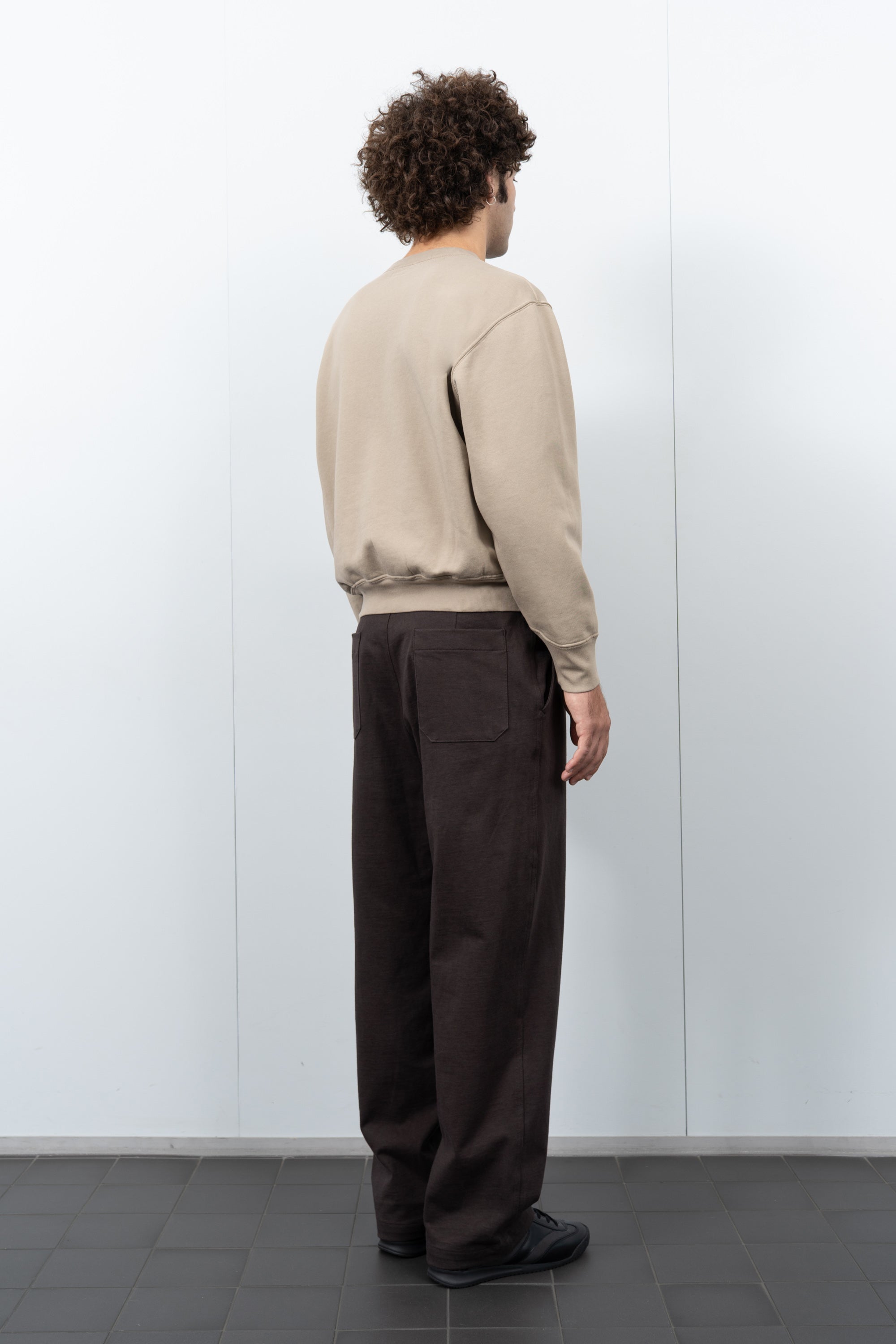 LW615 Relaxed Sweatshirt on a model