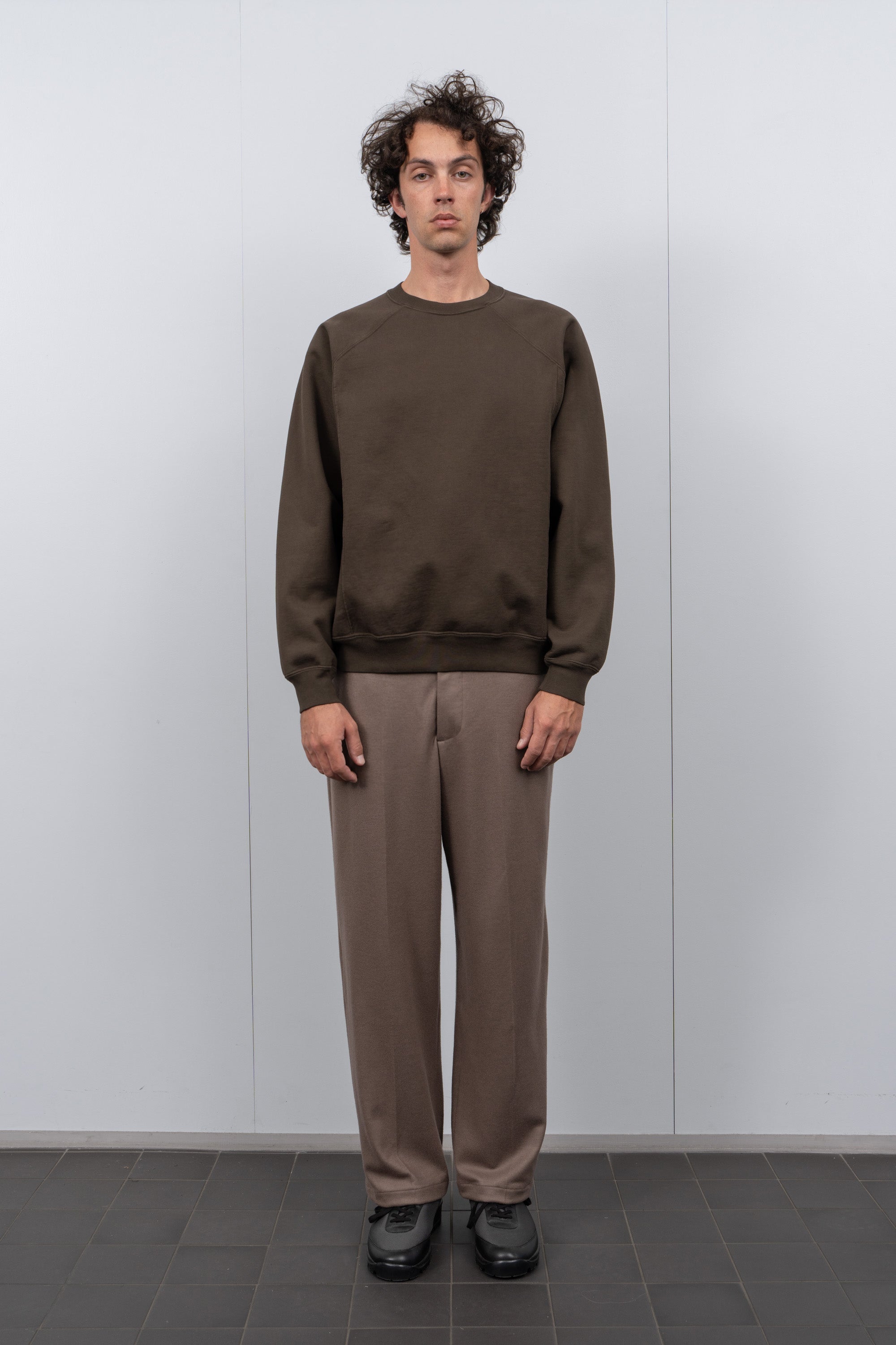 HEAVY GUSSET CREWNECK - BLACK OLIVE