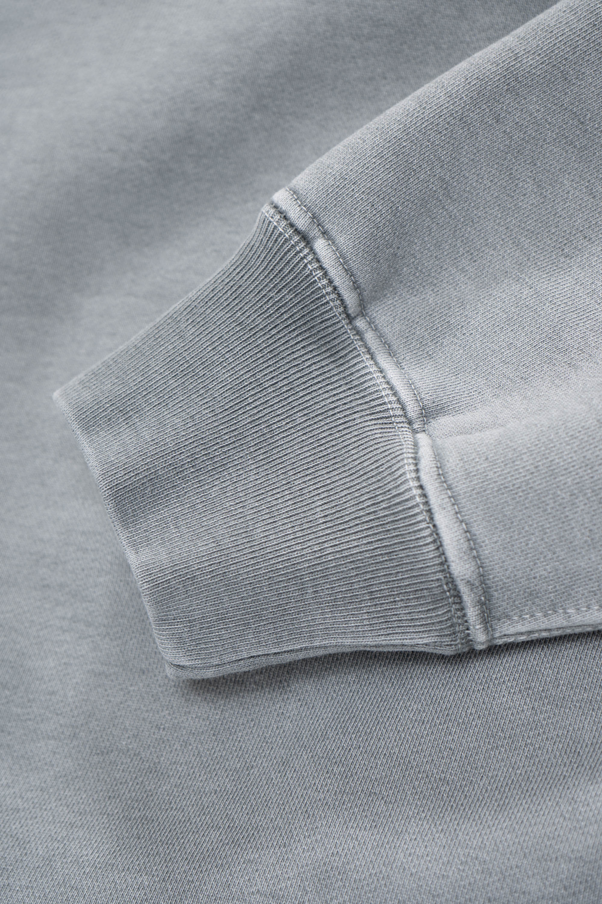 Close-up of cuff of LW620 Heavy Gusset Crewnenck in pigment kelp
