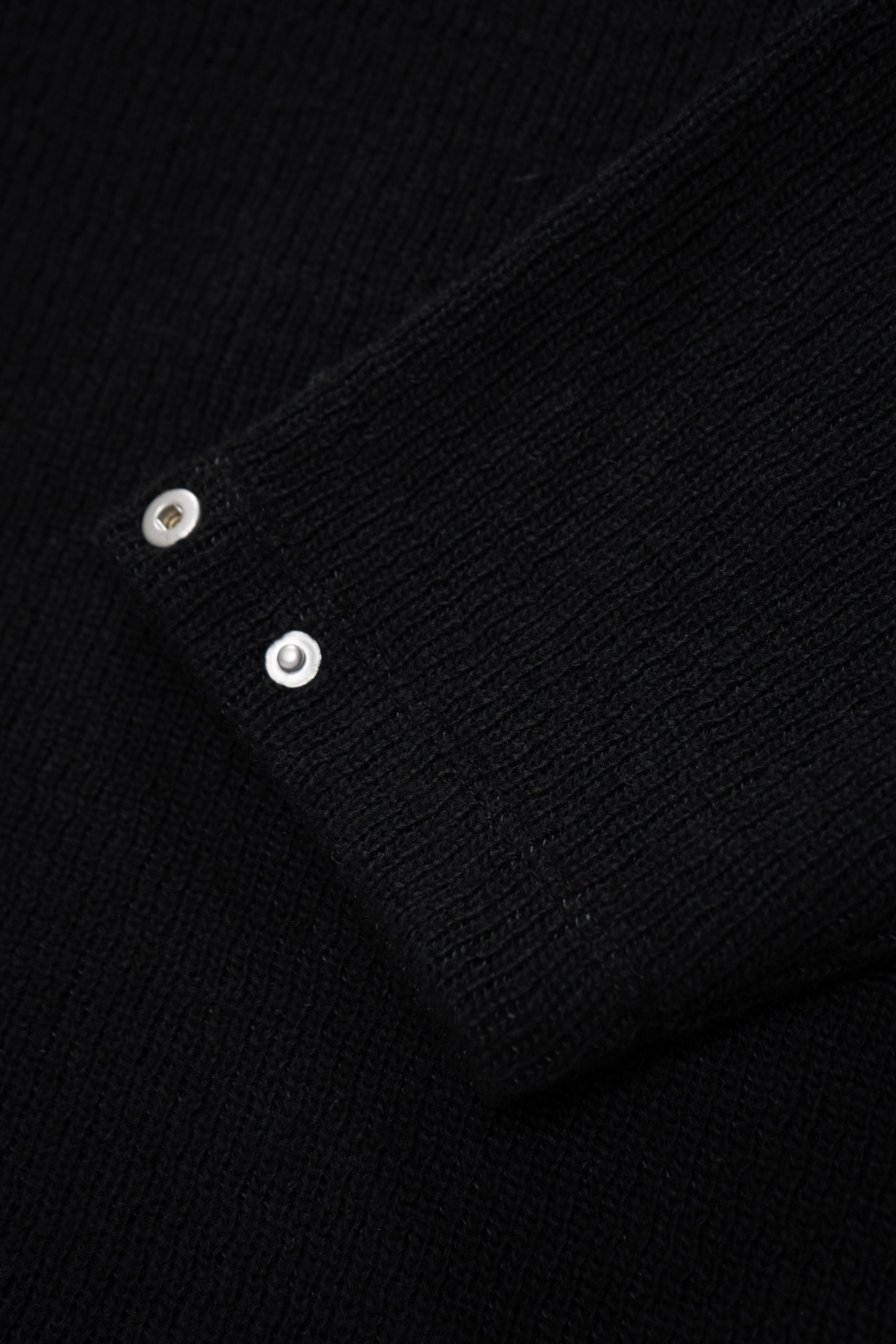 Close-up of rear waist of LW770CW V Neck Snap Sweater, showing snaps