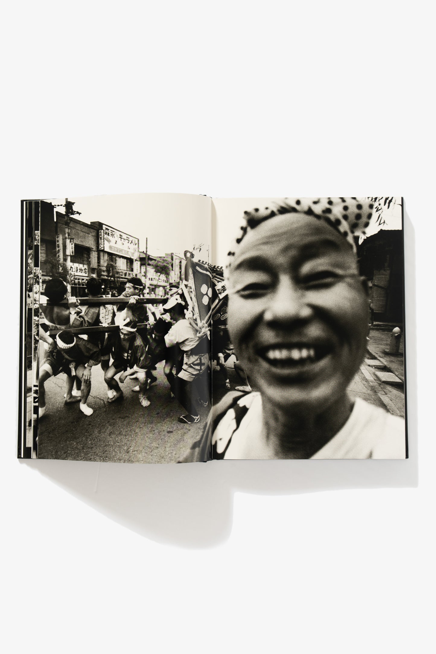 Spread of Tokyo 1961, during a festival. A group of performers is caught in the middle of their performance, while a close-up of a smiling man occupies the entire right page.